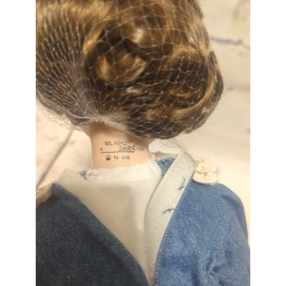 BOYDS YESTERDAY'S CHILD DOLLS COLLECTION MS. ASHLEY TEACHER 16" - Picture 5 of 16
